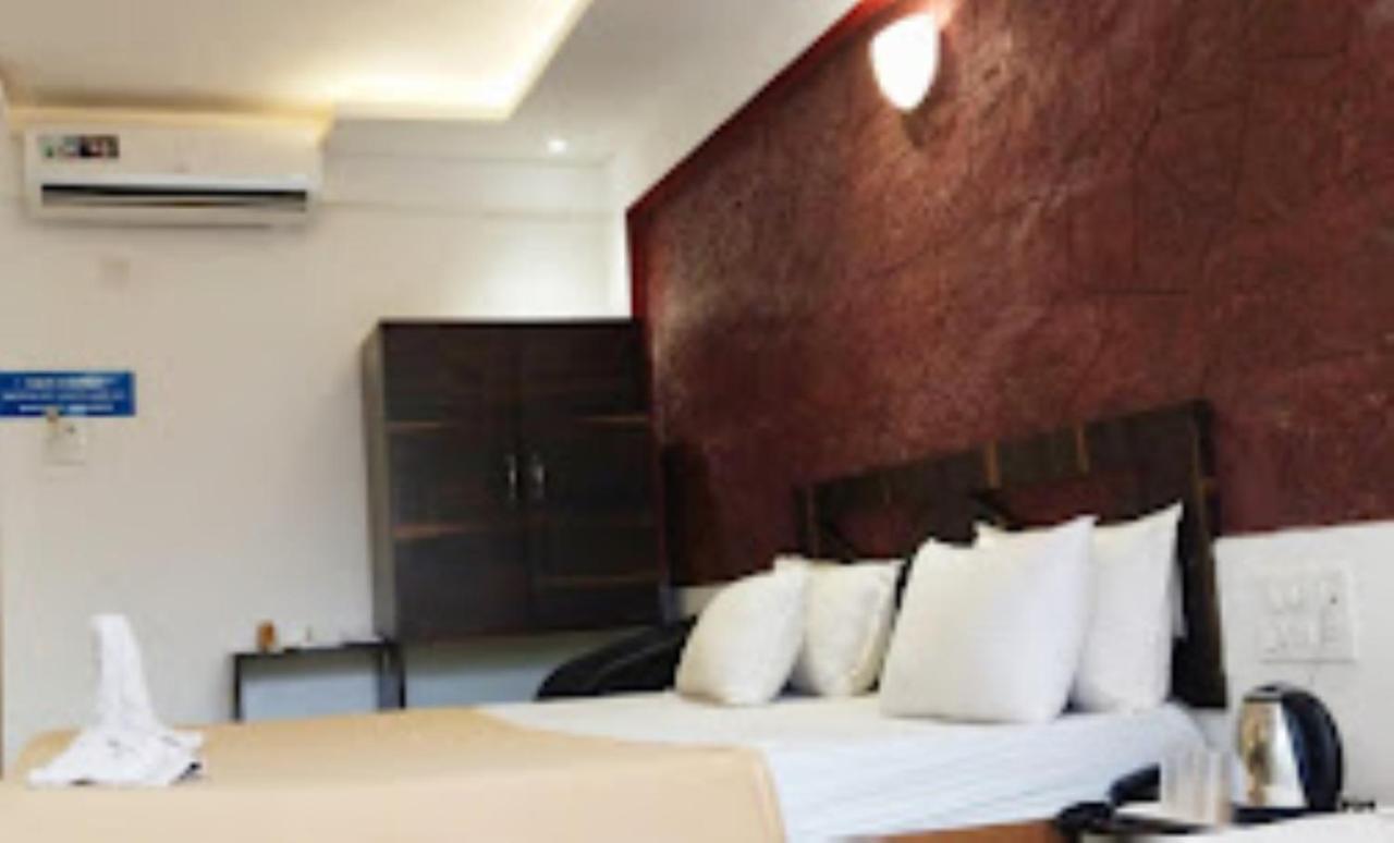 Blue Sea Beach Resort Mālvan Dış mekan fotoğraf